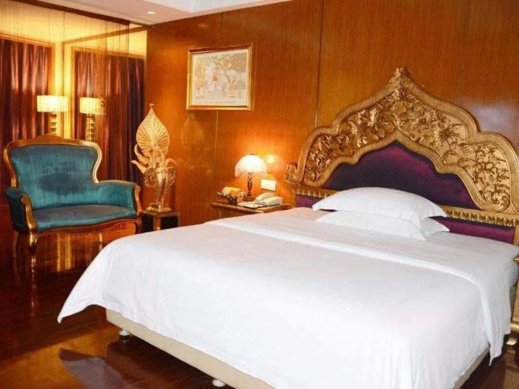 Bed in Dongguan Silver World Garden Hotel
