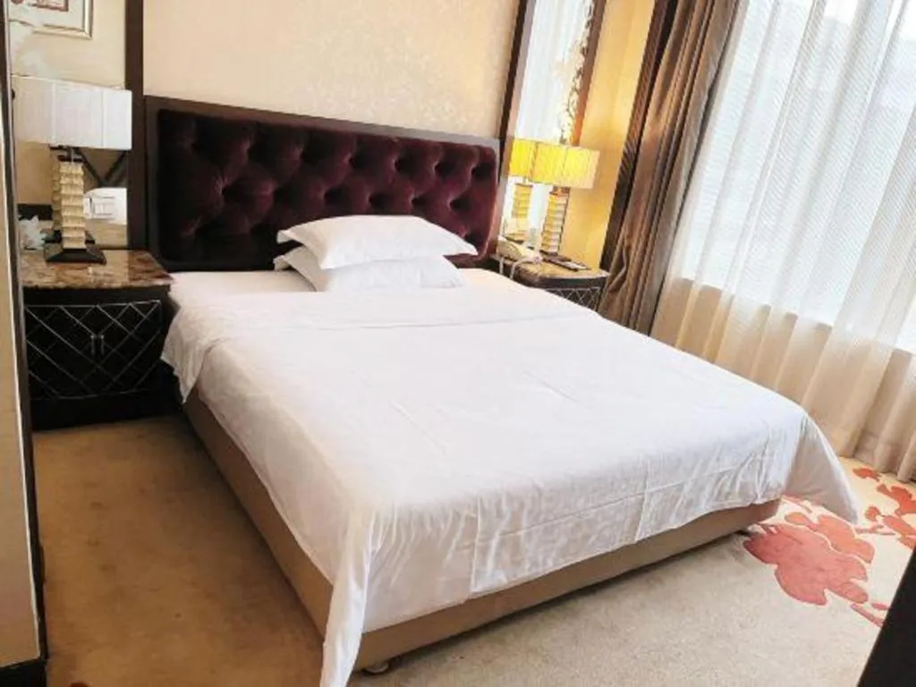 Bed in Dongguan Silver World Garden Hotel