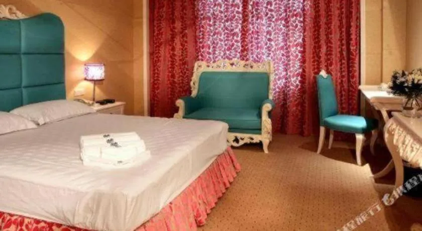 Bed in Dongguan Silver World Garden Hotel