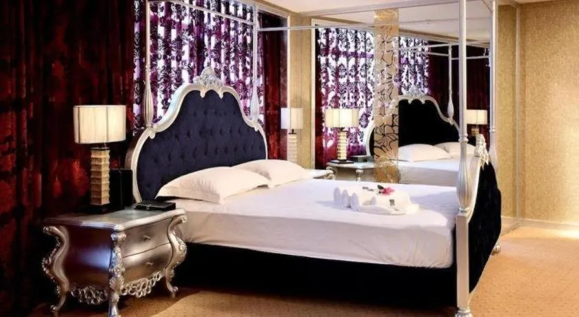 Bed in Dongguan Silver World Garden Hotel