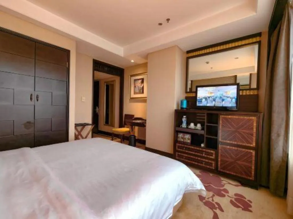 Bed in Dongguan Silver World Garden Hotel