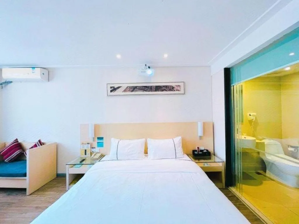 Bed in City Comfort Inn Liuzhou Ma'anshan Rongjun Road