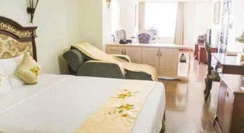 Bed in Hoang Long Hotel - Hai Phong City Center