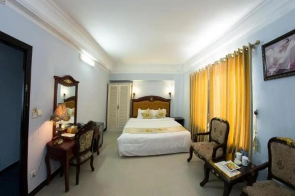 Bed in Hoang Long Hotel - Hai Phong City Center