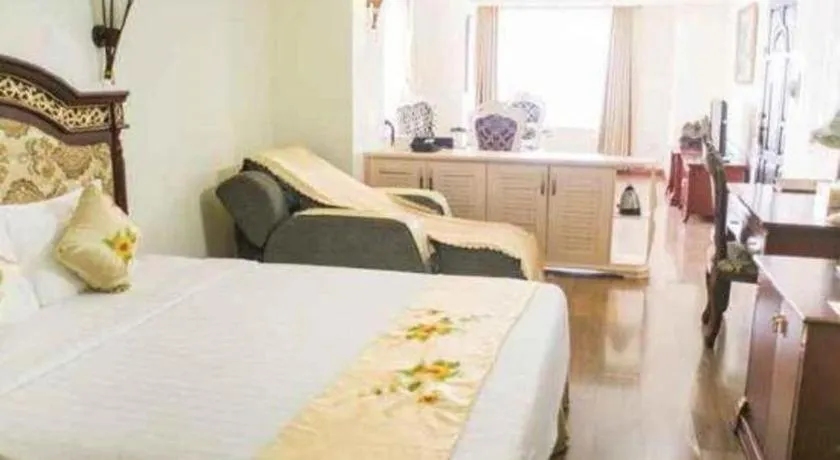 Bed in Hoang Long Hotel - Hai Phong City Center