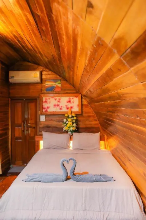 Bed in Tamsabai Resort