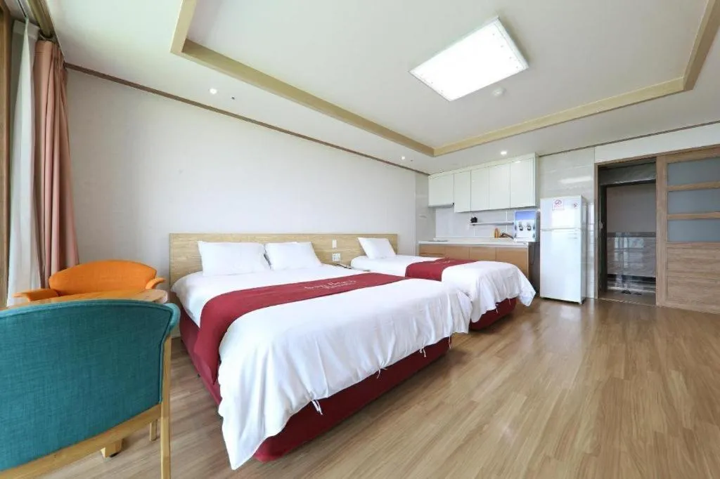 Bed in Jeju Sunbeach Hotel & Resort