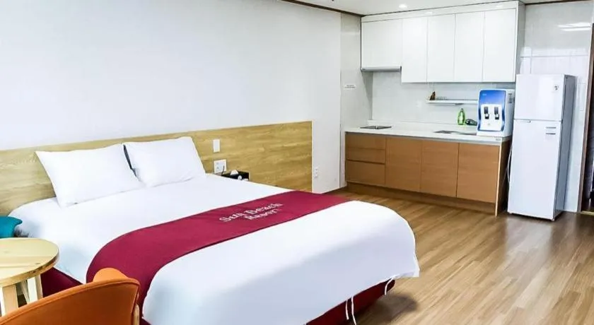 Bed in Jeju Sunbeach Hotel & Resort