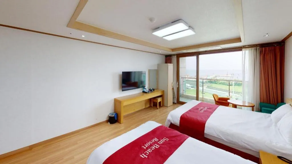 Bed in Jeju Sunbeach Hotel & Resort