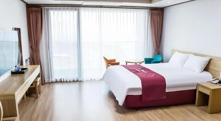 Bed in Jeju Sunbeach Hotel & Resort
