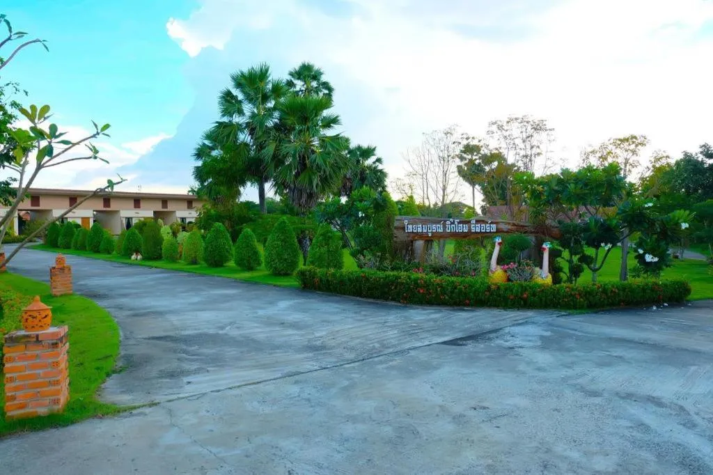 THAISOMBOON BIGHOME RESORT