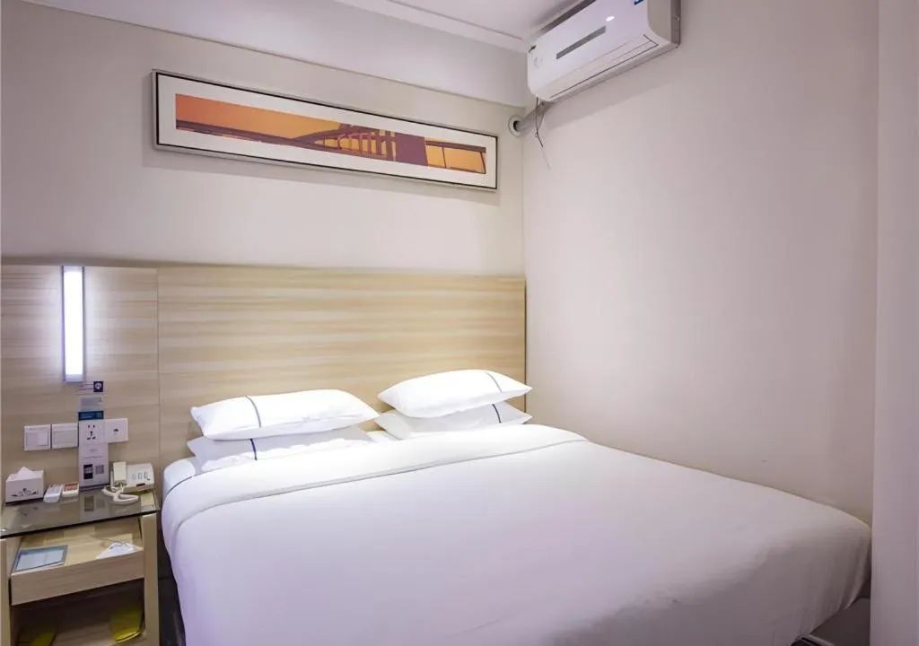 Bed in City Comfort Inn Nanchang Bayi Square Railway Station
