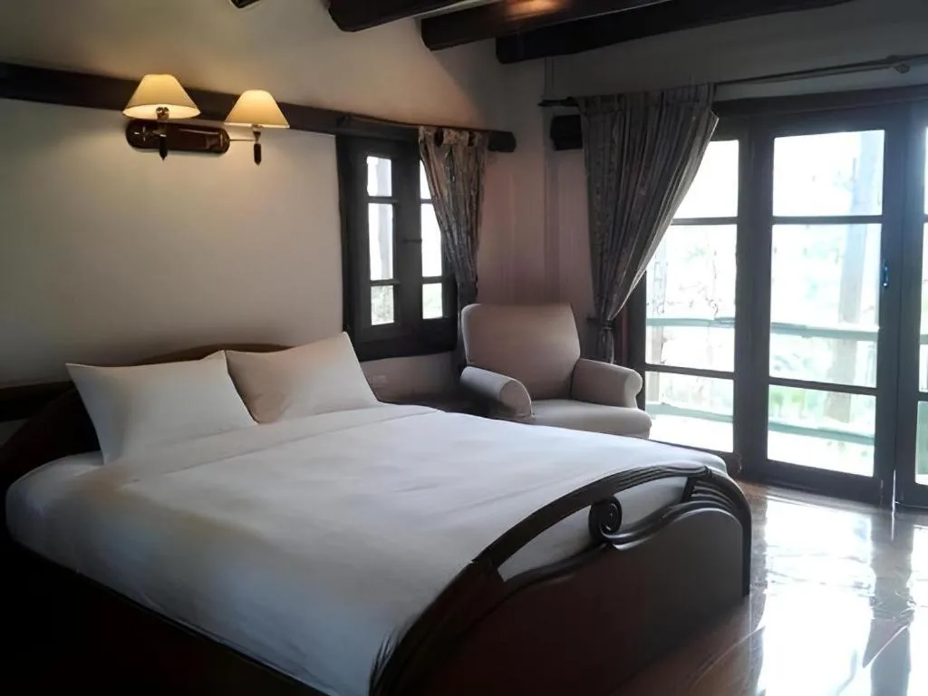 Bed in Chiangkham Luang Resort