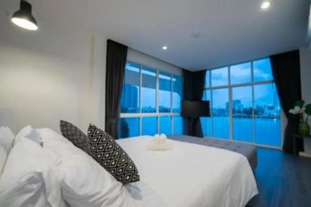 Bed in KOWTHA RIVERTEL