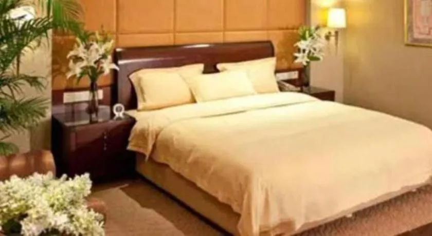 Bed in Chinflux Mandarin Hotel