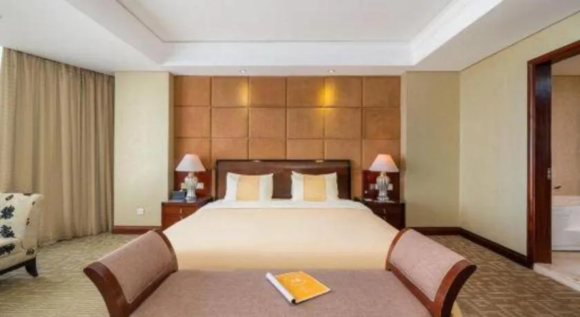 Bed in Chinflux Mandarin Hotel