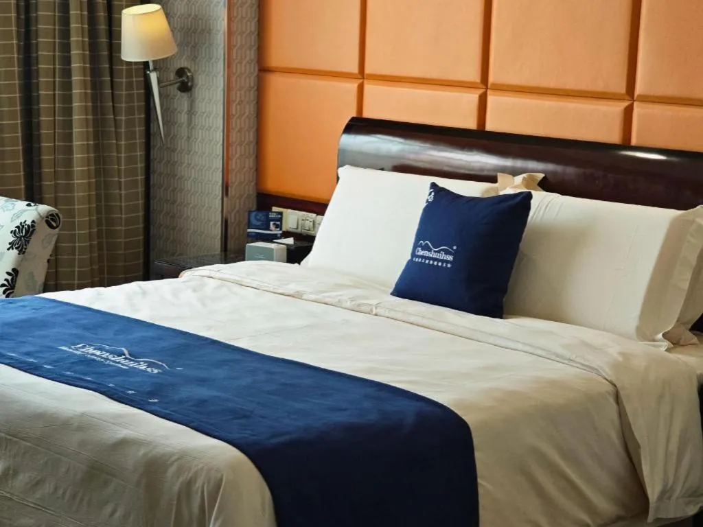 Bed in Chinflux Mandarin Hotel