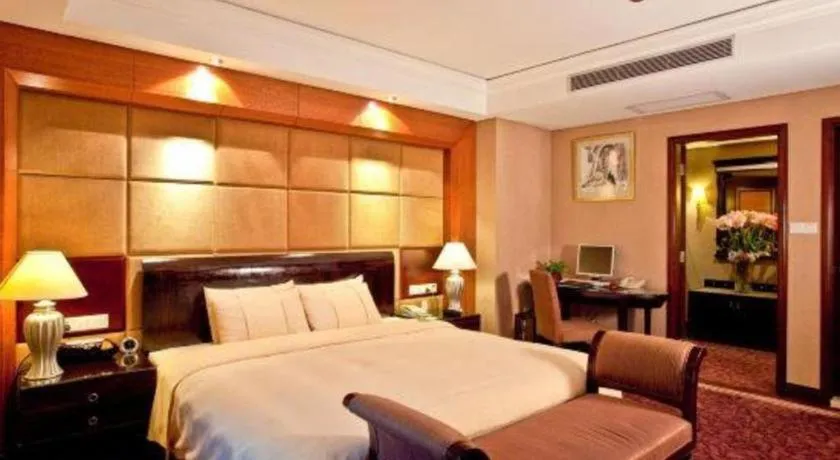 Bed in Chinflux Mandarin Hotel