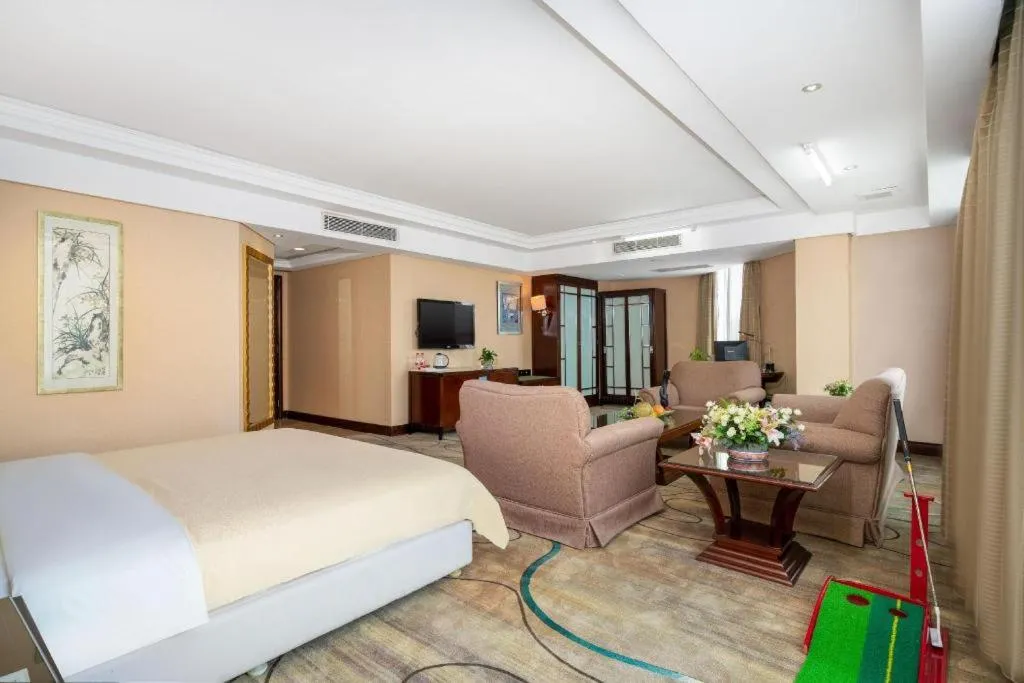 Bed in Chinflux Mandarin Hotel