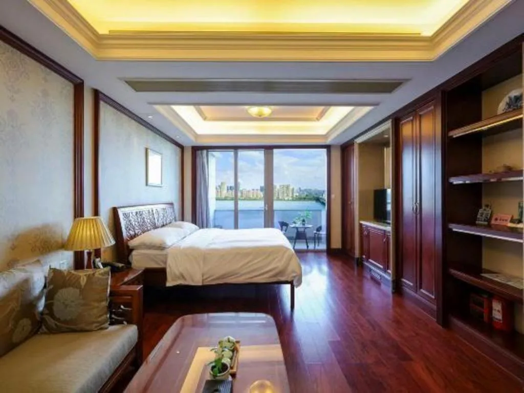 Bed in Hangzhou Lingtao Pavilion Hotel