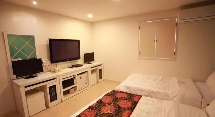 Bed in Goodstay Lanuit Hotel