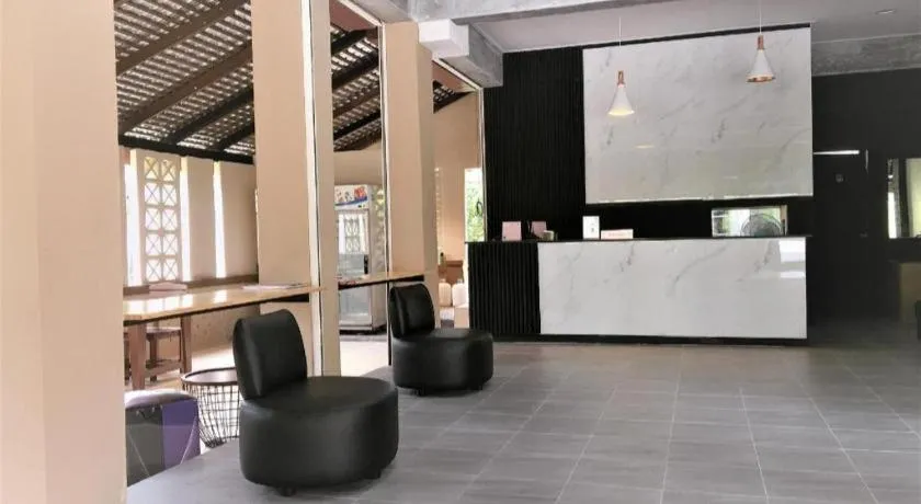 B Square Hotel at Khanom