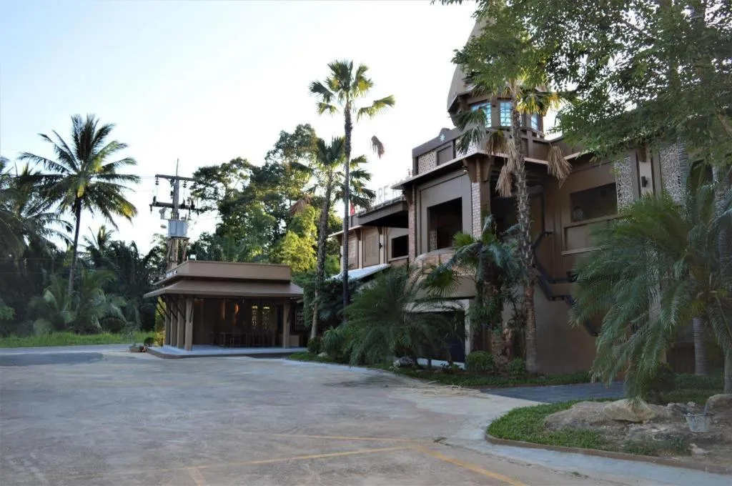 B Square Hotel at Khanom