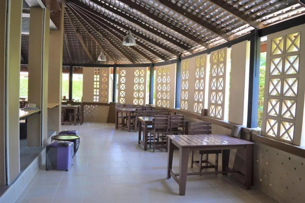 B Square Hotel at Khanom