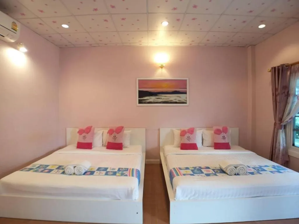 Bed in Chiangkhan Gallery Resort