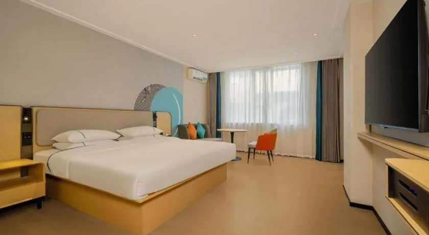 Bed in City Comfort Inn Dongxing National Trade Port