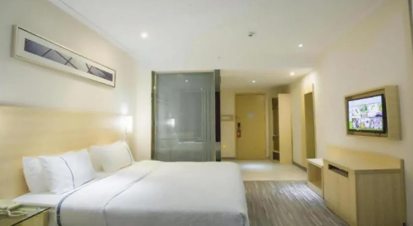 Bed in City Comfort Inn Dongxing National Trade Port