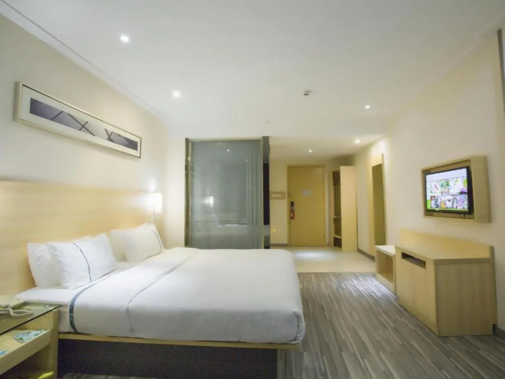 Bed in City Comfort Inn Dongxing National Trade Port