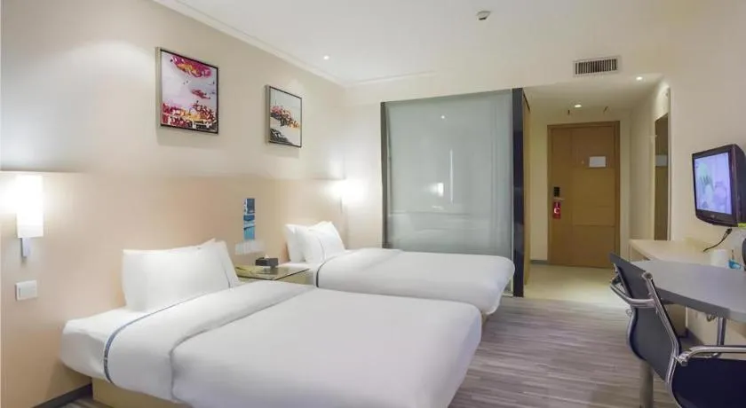 Bed in City Comfort Inn Dongxing National Trade Port