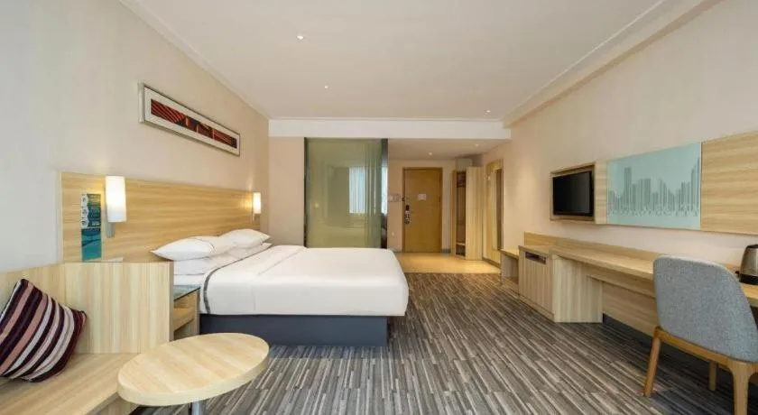 Bed in City Comfort Inn Dongxing National Trade Port