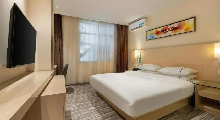 Bed in City Comfort Inn Dongxing National Trade Port