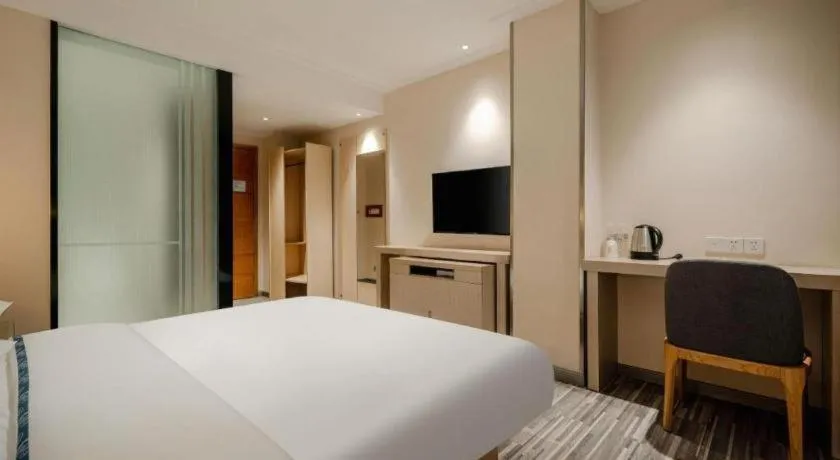 Bed in City Comfort Inn Dongxing National Trade Port