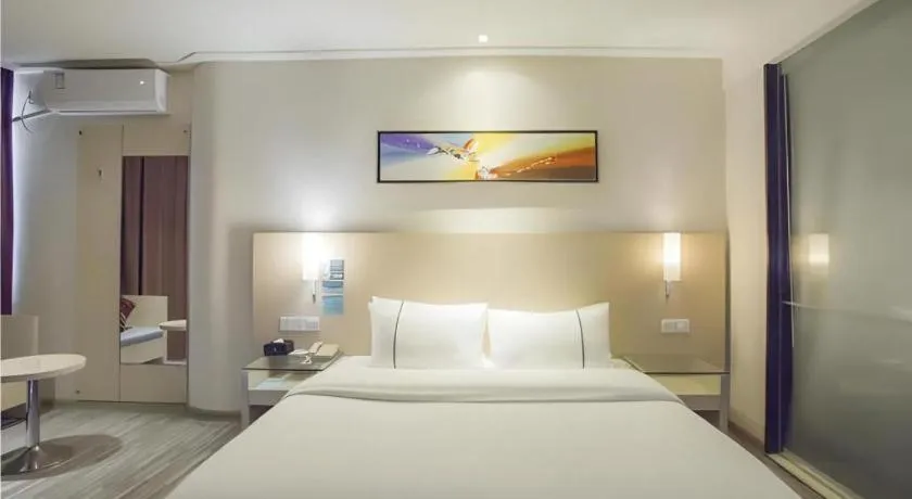 Bed in City Comfort Inn Dongxing National Trade Port