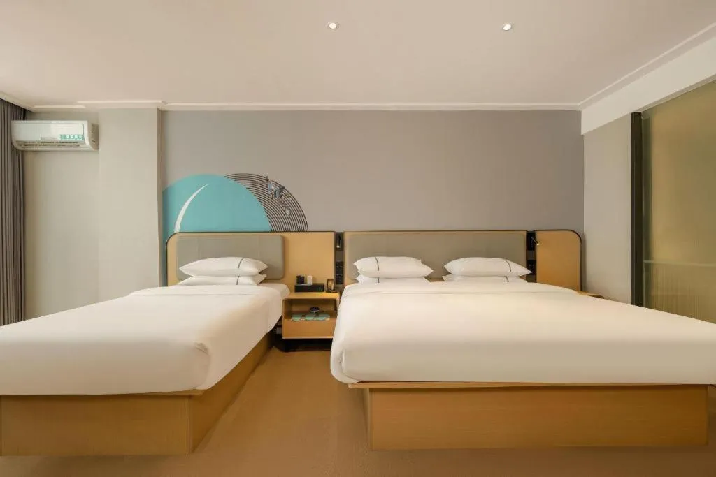 Bed in City Comfort Inn Dongxing National Trade Port