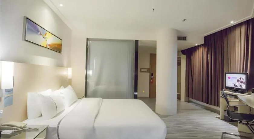 Bed in City Comfort Inn Dongxing National Trade Port