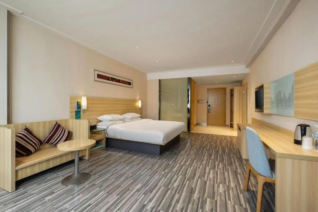 Bed in City Comfort Inn Dongxing National Trade Port