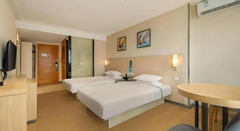 Bed in City Comfort Inn Dongxing National Trade Port