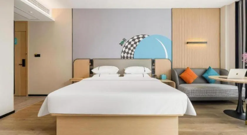 Bed in City Comfort Inn Dongxing National Trade Port