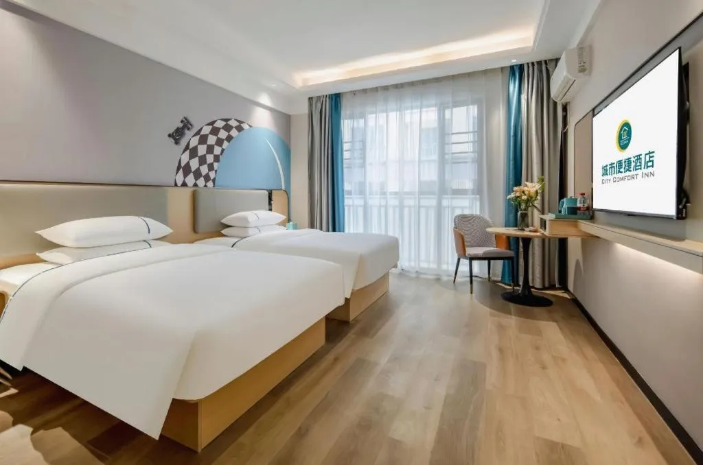 Bed in City Comfort Inn Dongxing National Trade Port