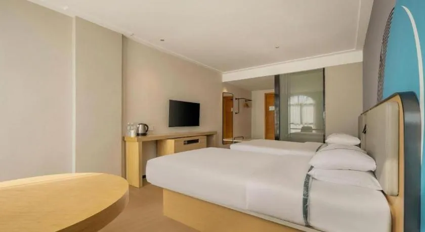 Bed in City Comfort Inn Dongxing National Trade Port