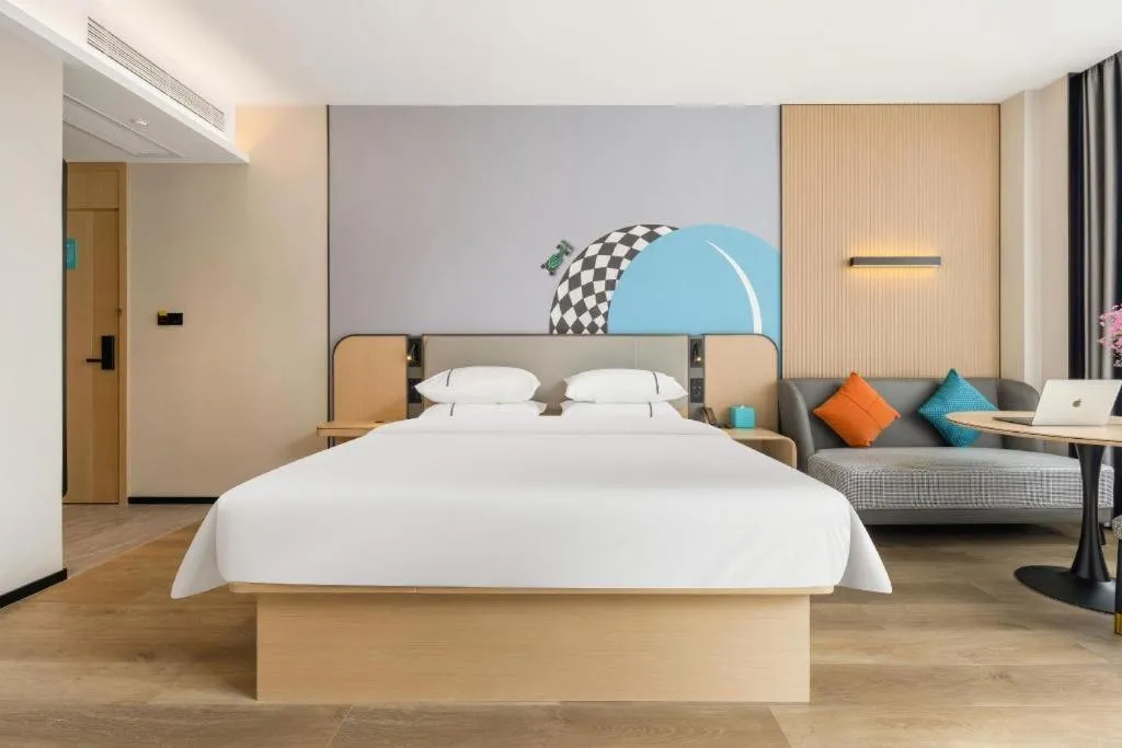 Bed in City Comfort Inn Dongxing National Trade Port