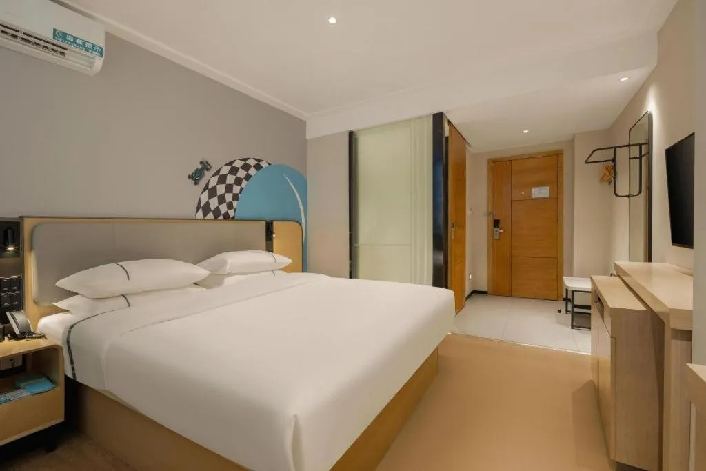 Bed in City Comfort Inn Dongxing National Trade Port