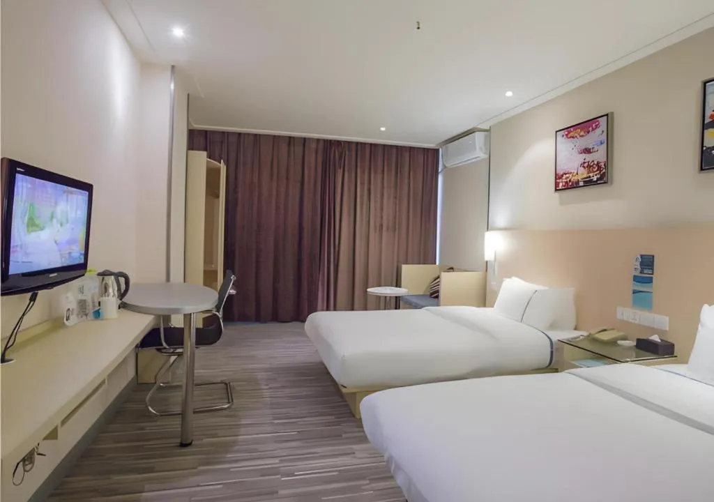 Bed in City Comfort Inn Dongxing National Trade Port