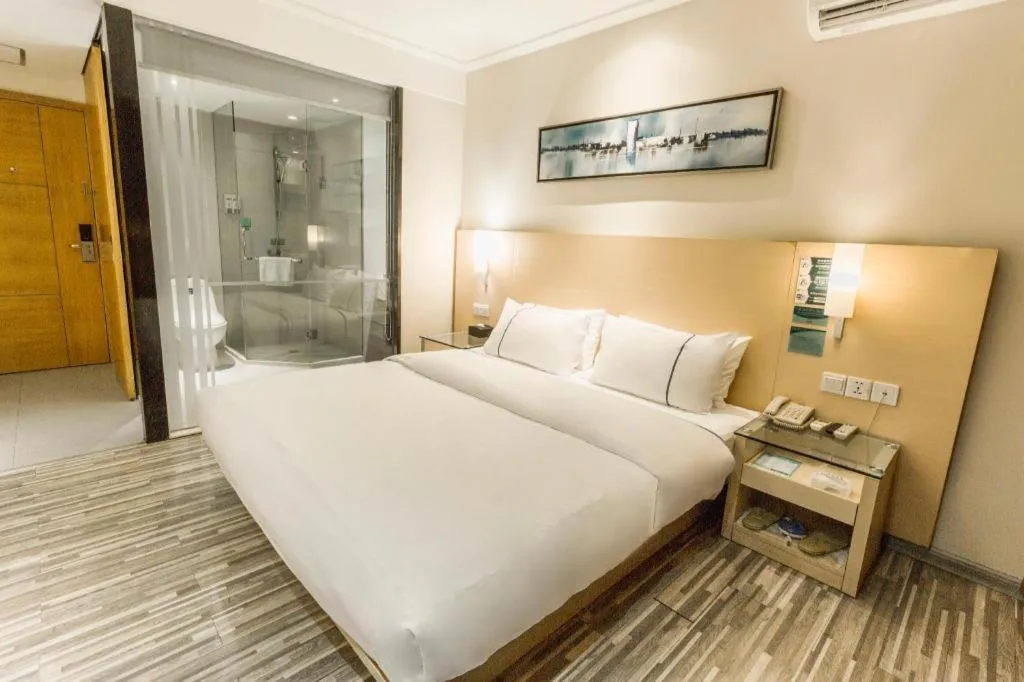 Bed in City Comfort Inn Dongxing National Trade Port