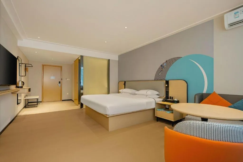 Bed in City Comfort Inn Dongxing National Trade Port