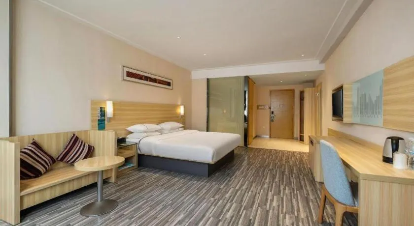 Bed in City Comfort Inn Dongxing National Trade Port